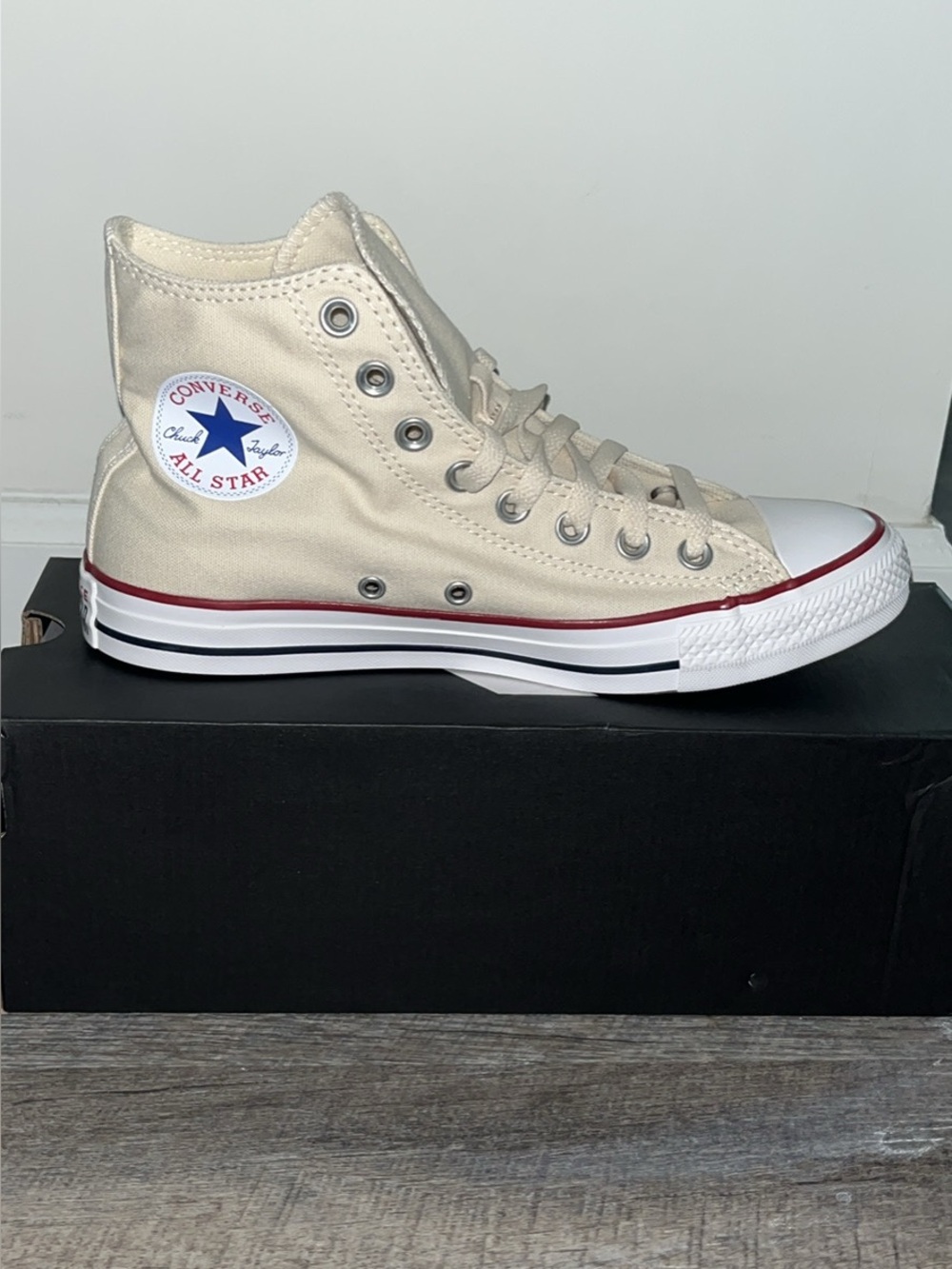 Brand new converse!!
